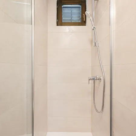 Malic Apartman Petrcane